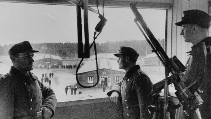 Tyske fangevogtere i vagttårnet ved Frøslevlejren 1944-45