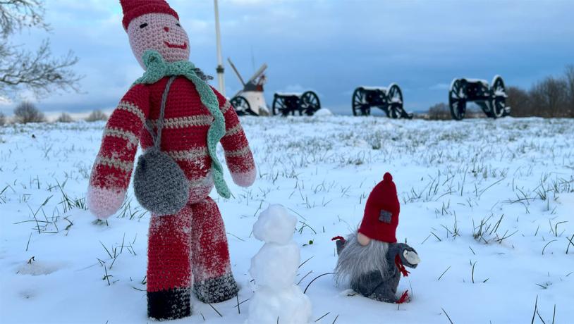 3 december: Kedde og fætter Niels har bygget en snemand på Dybbøl Banke