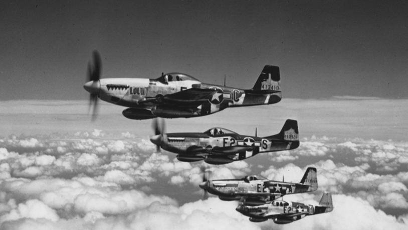 P-51 jagerfly på vej hjem efter mission over Europa