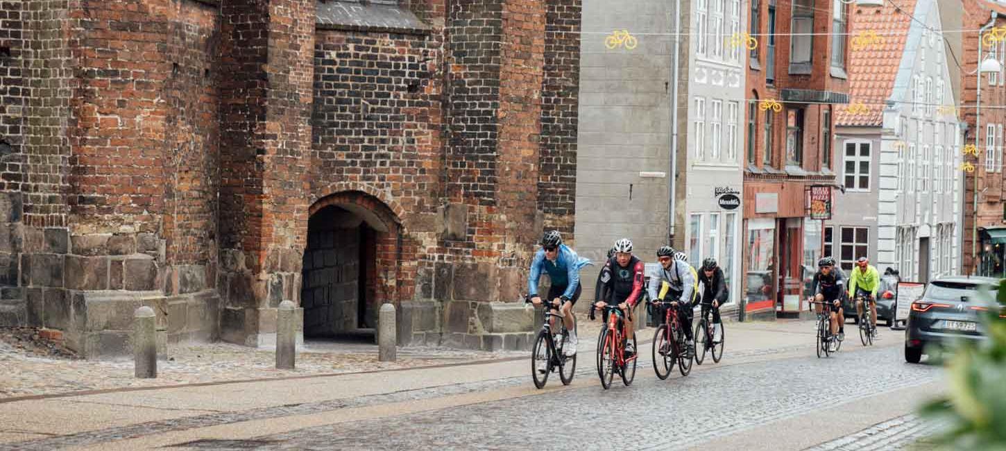 Cykelryttere ved Haderslev Domkirke