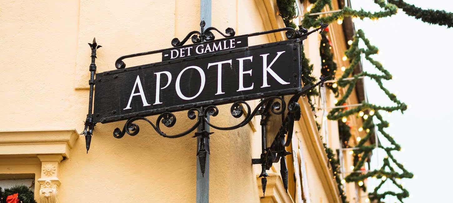 Skiltet udenfor Det Gamle Apotek i Tønder