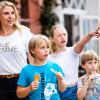 Familie spiser is på Sønderborg havnefront