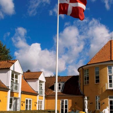 Hotel og Restaurant Fakkelgaarden set fra gårdspladsen