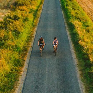 Par cykler blandt marker ved Aabenraa