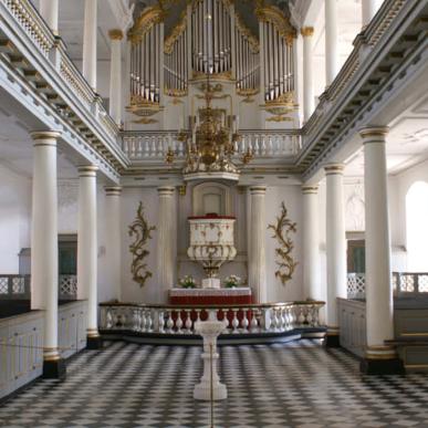 Skibet og alter i Augustenborg Slotskirke