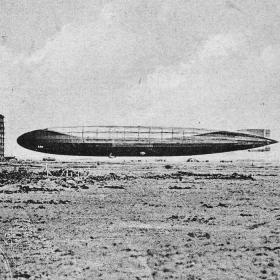 Arkivfoto: Zeppeliner udenfor hangaren på zeppelinbasen i Tønder