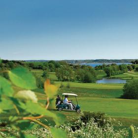 Benniksgaard Golf Klub med Flensborg Fjord i baggrunden