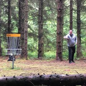 Disc Golf i skoven