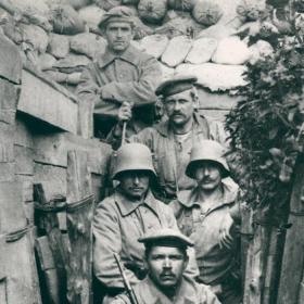 Foto: Skyttegrav ved Lombardzyte i Flandern i 1916