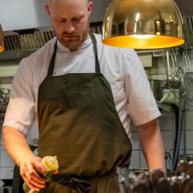 Køkkenchefen på Restaurant Marsk - Sønderjyllands Gourmetuge 2024