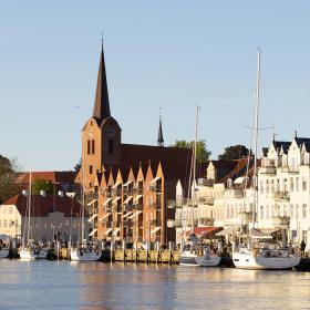 Sønderborg Havnefront på en forårsdag