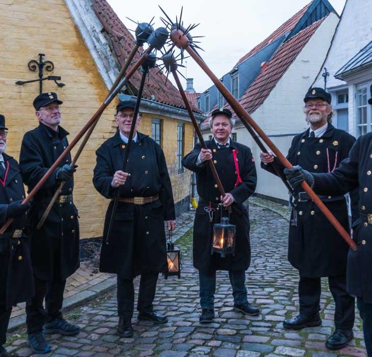 Die Nachtwächter von Aabenraa mit Ausrüstung